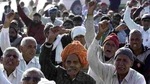 Farmers raise slogans during the ongoing protest against the new farm laws at Haryana-Rajasthan border.(HT Photo) Farmers raise slogans during the ongoing protest against the new farm laws at Haryana-Rajasthan border.(HT Photo)