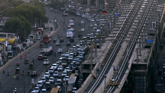 Both day and night also turned pleasant on Friday as temperatures dropped significantly in the city providing relief from week-long heat conditions. The Colaba observatory of the Indian Meteorological Department (IMD) recorded a minimum temperature of 21 degrees Celsius. (ANI PHOTO). Both day and night also turned pleasant on Friday as temperatures dropped significantly in the city providing relief from week-long heat conditions. The Colaba observatory of the Indian Meteorological Department (IMD) recorded a minimum temperature of 21 degrees Celsius. (ANI PHOTO).