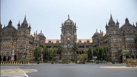 The redevelopment work of CSMT is estimated to cost <span class='webrupee'>₹</span>1,642 crore. (HT FILE)