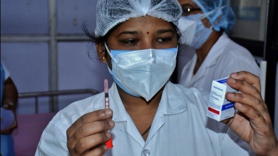 The Kalyan-Dombivli Municipal Corporation (KDMC) will be vaccinating a total 300 beneficiaries on the first day of the vaccination drive. (Praful Gangurde/HT photo) The Kalyan-Dombivli Municipal Corporation (KDMC) will be vaccinating a total 300 beneficiaries on the first day of the vaccination drive. (Praful Gangurde/HT photo)