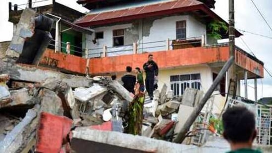 Indonesia quake kills at least 35, injures hundreds | Hindustan Times