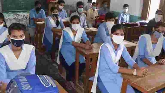 A total of 13,227 students have shifted from private schools to government schools in Hisar, followed by 9,798 in Faridabad, and 9,589 in Bhiwani.(HT File) A total of 13,227 students have shifted from private schools to government schools in Hisar, followed by 9,798 in Faridabad, and 9,589 in Bhiwani.(HT File)