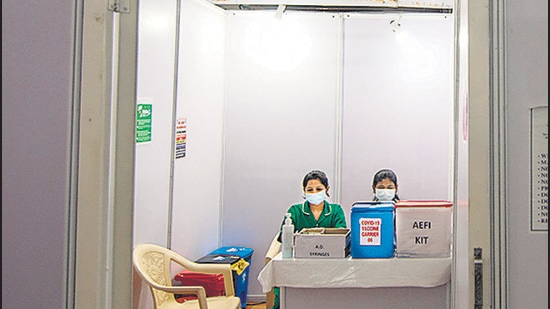 The jumbo care facility at Bandra-Kurla Complex is one of the vaccine centres in Mumbai. (Pratik Chorge/HT) The jumbo care facility at Bandra-Kurla Complex is one of the vaccine centres in Mumbai. (Pratik Chorge/HT)