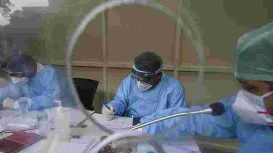 Only 9.5% of the total beds earmarked for Covid-19 are occupied in hospital across Delhi, with just under 12% of the ICU beds being occupied as on Friday night, according to the Delhi Corona App. (Biplov Bhuyan / HT Photo)) Only 9.5% of the total beds earmarked for Covid-19 are occupied in hospital across Delhi, with just under 12% of the ICU beds being occupied as on Friday night, according to the Delhi Corona App. (Biplov Bhuyan / HT Photo))