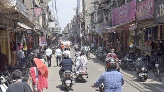 Retailers on their way to their shops at Saban Bazaar in Ludhiana on Tuesday. (Gurpreet Singh/HT) Retailers on their way to their shops at Saban Bazaar in Ludhiana on Tuesday. (Gurpreet Singh/HT)