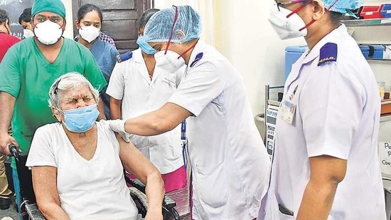 The concerns surfaced on Saturday, when at least two doctors groups – the Tamil Nadu doctors’ association and a group of doctors in Delhi’s Ram Manohar Lohia hospital – indicated they were reluctant to take Covaxin.(HT_PRINT) The concerns surfaced on Saturday, when at least two doctors groups – the Tamil Nadu doctors’ association and a group of doctors in Delhi’s Ram Manohar Lohia hospital – indicated they were reluctant to take Covaxin.(HT_PRINT)