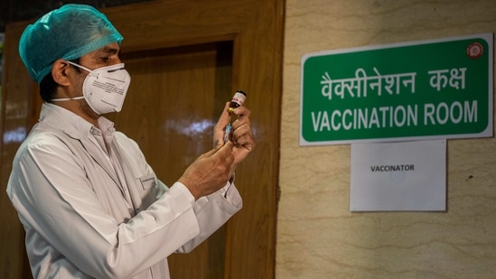 A health worker performs a trial run of Covid-19 vaccine delivery system in New Delhi, India. The global death toll from COVID-19 has topped 2 million.(AP) A health worker performs a trial run of Covid-19 vaccine delivery system in New Delhi, India. The global death toll from COVID-19 has topped 2 million.(AP)