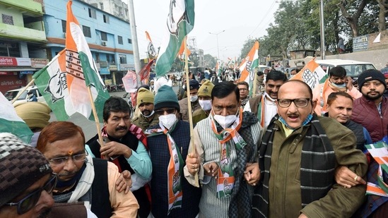 Congress supporters stage a protest over various demands on Kisan Adhikar Diwas, in Patna on Friday.(ANI Photo) Congress supporters stage a protest over various demands on Kisan Adhikar Diwas, in Patna on Friday.(ANI Photo)