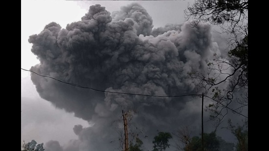 This handout photo taken and released on January 16, 2021 by the Indonesian National Board for Disaster Management (BNPB) shows Mount Semeru spewing ash during an eruption in Lumajang, East Java. (AFP) This handout photo taken and released on January 16, 2021 by the Indonesian National Board for Disaster Management (BNPB) shows Mount Semeru spewing ash during an eruption in Lumajang, East Java. (AFP)