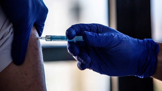 Norway’s recommendation doesn’t mean that younger, healthier people should avoid being vaccinated.(Bloomberg | Representational image) Norway’s recommendation doesn’t mean that younger, healthier people should avoid being vaccinated.(Bloomberg | Representational image)