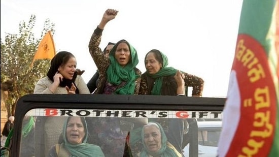 Manjit Kaur (62) driving a jeep with female friends from a Patiala village to the Singhu border. (Sourced)