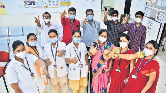 TMC health workers show victory sign on Day 1 of vaccination at Ghodbunder Road civic hospital in Thane. (Praful Gangurde/HT photo) TMC health workers show victory sign on Day 1 of vaccination at Ghodbunder Road civic hospital in Thane. (Praful Gangurde/HT photo)