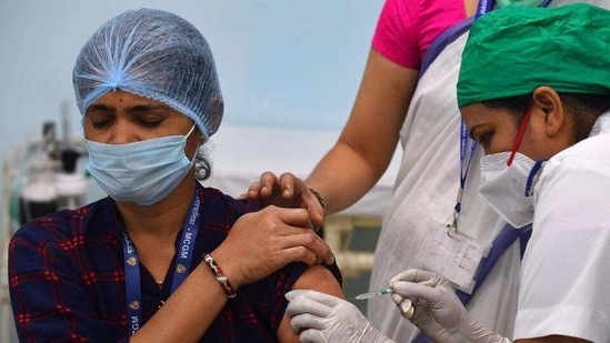 Wearing masks, hundreds of healthcare workers (HCWs) – some anxious, others impatient – queued up to get their first vaccine shots. (AFP PHOTO). Wearing masks, hundreds of healthcare workers (HCWs) – some anxious, others impatient – queued up to get their first vaccine shots. (AFP PHOTO).