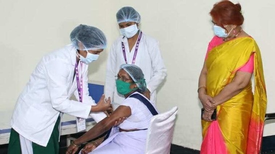 Tulsa Tandi gets vaccinated against Covid-19 in Chhattisgarh,(HT Photo) Tulsa Tandi gets vaccinated against Covid-19 in Chhattisgarh,(HT Photo)