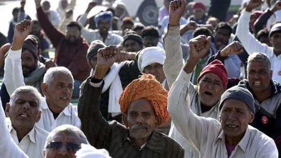 Farmers raise slogans during the ongoing protest against the new farm laws at Haryana-Rajasthan border. (HT Photo)(HT_PRINT)