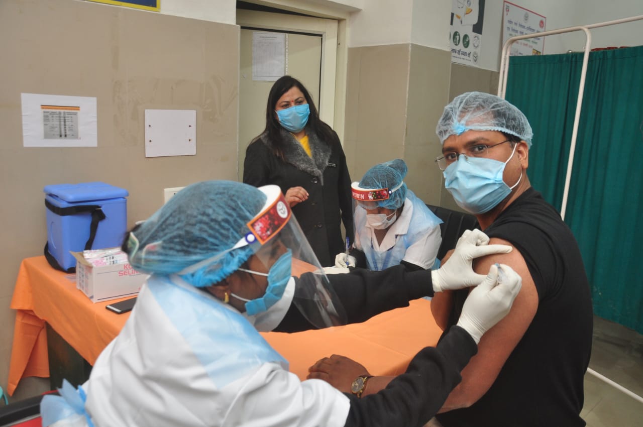 Ghaziabad vaccine nursing staff in women's hospital in Ghaziabad. (HT Photo/ Sakib Ali)