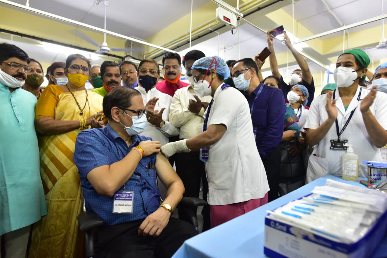 Vaccination against Covid-19 at NMMC Hospial Vashi. (HT Photo/ Bachchan Kumar)