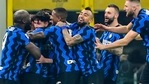 Inter Milan's Chilean midfielder Arturo Vidal (C) and teammates celebrate after scoring their second goal during the Italian Serie A football match Inter vs Juventus on January 17, 2021 at the San Siro stadium in Milan. (Photo by MIGUEL MEDINA / AFP)(AFP) Inter Milan's Chilean midfielder Arturo Vidal (C) and teammates celebrate after scoring their second goal during the Italian Serie A football match Inter vs Juventus on January 17, 2021 at the San Siro stadium in Milan. (Photo by MIGUEL MEDINA / AFP)(AFP)