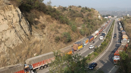 Record construction of 534 km of national highways in one week, says ...