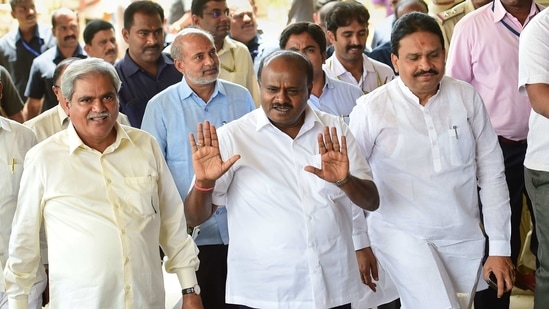 Kumaraswamy said, it is "highly condemnable" that even the Chief Minister and Deputy Chief Minister who were present on the occasion chose to ignore dignity and honour of our land and its language.(PTI Photo)