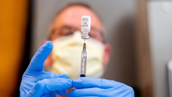 Pharmacist Brian Kiefer draws saline while preparing a dose of Pfizer's COVID-19 vaccine at UC Davis Health in Sacramento, (AP) Pharmacist Brian Kiefer draws saline while preparing a dose of Pfizer's COVID-19 vaccine at UC Davis Health in Sacramento, (AP)