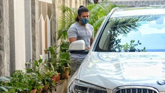 Farhan Akhtar spotted at dad Javed Akhtar's house for his birthday.