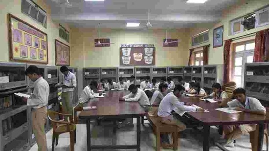 While most government schools in the capital are reopening for board students on Monday, several private schools said they would reopen later(Ravi Choudhary/HT Photo) While most government schools in the capital are reopening for board students on Monday, several private schools said they would reopen later(Ravi Choudhary/HT Photo)