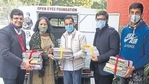 Bhavan’s Old Student society (BOSS) donated books to Open Eyes Foundation.(HT) Bhavan’s Old Student society (BOSS) donated books to Open Eyes Foundation.(HT)