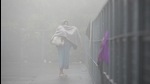Commuters on a foot overbridge amid dense fog in New Delhi. (Amal KS/HT PHOTO) Commuters on a foot overbridge amid dense fog in New Delhi. (Amal KS/HT PHOTO)