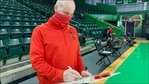 college basketball coaches are going casual(Twitter/LadyTopperHoops) college basketball coaches are going casual(Twitter/LadyTopperHoops)