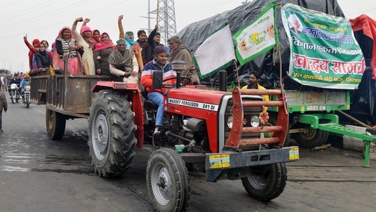 Farmers raise slogans against the new farm laws at the Delhi-Ghazipur border in New Delhi on Monday.(ANI) Farmers raise slogans against the new farm laws at the Delhi-Ghazipur border in New Delhi on Monday.(ANI)