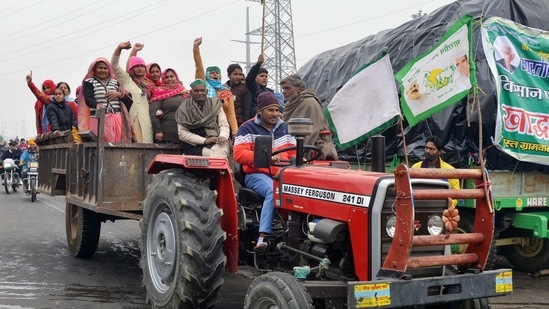 File photo: Farmers raise slogans against the new farm laws at the Delhi-Ghazipur border in New Delhi.(ANI)