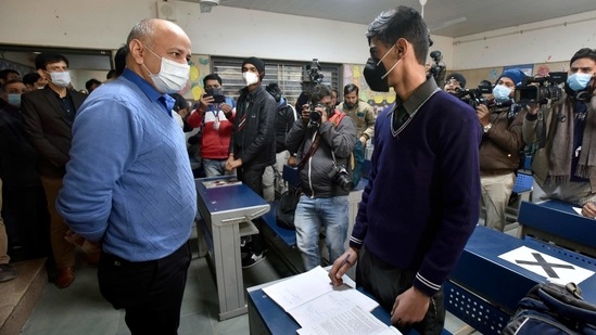 Deputy Chief Minister Manish Sisodia interacts with a student at Kautilya Govt. Sarvodaya Bal Vidyalaya in Greater Kailash on January 18. Sisodia, who also holds the education portfolio, visited the school to inspect the preparedness for the return of students and whether mandatory Covid-19 guidelines were being followed.(Sanjeev Verma / HT Photo)