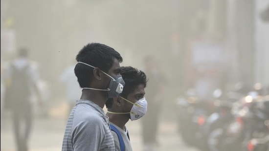 (Representative image) The demolition drive is part of ongoing efforts to curb emissions from Kalbadevi processing unit chimneys. (Biplov Bhuyan/HT PHOTO)