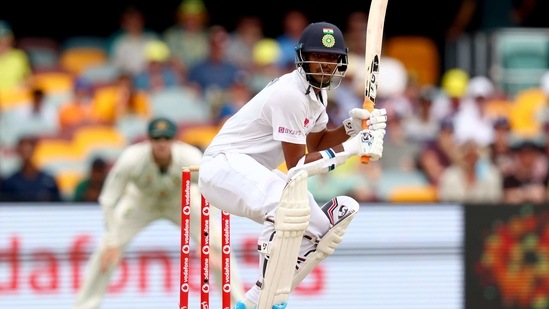 India's Washington Sundar ducks under the bouncer by Australia's paceman Mitchell Starc on day three of the fourth cricket Test match between Australia and India at The Gabba in Brisbane on January 17, 2021. (Photo by Patrick HAMILTON / AFP) / --IMAGE RESTRICTED TO EDITORIAL USE - STRICTLY NO COMMERCIAL USE-- (AFP) India's Washington Sundar ducks under the bouncer by Australia's paceman Mitchell Starc on day three of the fourth cricket Test match between Australia and India at The Gabba in Brisbane on January 17, 2021. (Photo by Patrick HAMILTON / AFP) / --IMAGE RESTRICTED TO EDITORIAL USE - STRICTLY NO COMMERCIAL USE-- (AFP)