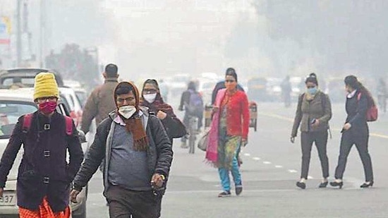 Delhi’s minimum temperature rose to 9°C on Monday, from 5.2°C a day earlier.(Arvind Yadav/ HT Photo)