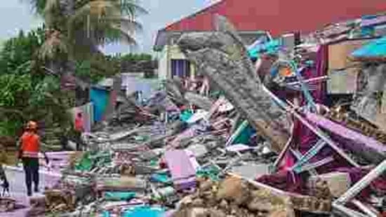Members of police K-9 squad lead a sniffer dog during a search for victims at a hospital building collapsed in Friday's earthquake in Mamuju, West Sulawesi, Indonesia, Sunday, Jan. 17, 2021. (AP Photo/Yusuf Wahil)(AP) Members of police K-9 squad lead a sniffer dog during a search for victims at a hospital building collapsed in Friday's earthquake in Mamuju, West Sulawesi, Indonesia, Sunday, Jan. 17, 2021. (AP Photo/Yusuf Wahil)(AP)