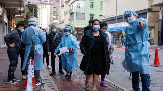Residents queue up for the mandatory coronavirus disease (COVID-19) testing at a makeshift community testing centre at Jordan, in Hong Kong, China January 19, 2021. REUTERS/Tyrone Siu(REUTERS)