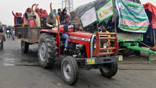 Farmers raise slogans as they ride tractor during an ongoing protest against the new farm laws, at the Delhi-Ghazipur border on Monday.(ANI Photo) Farmers raise slogans as they ride tractor during an ongoing protest against the new farm laws, at the Delhi-Ghazipur border on Monday.(ANI Photo)