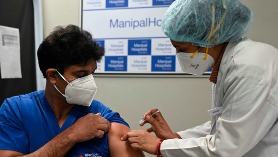 A medical worker (R) inoculates a medical staff with a Covid-19 coronavirus vaccine at the Manipal Hospital, in New Delhi on January 19, 2021. (Photo by Money SHARMA / AFP)(AFP) A medical worker (R) inoculates a medical staff with a Covid-19 coronavirus vaccine at the Manipal Hospital, in New Delhi on January 19, 2021. (Photo by Money SHARMA / AFP)(AFP)