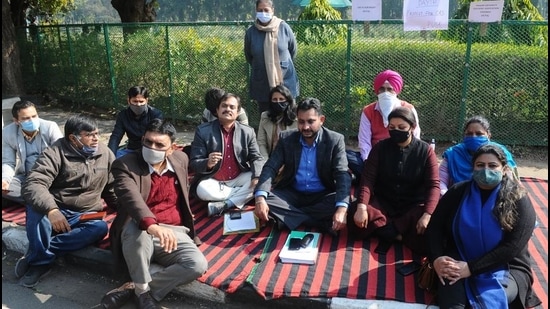 Panjab University Teachers’ Association calls off protest over promotions after 61 days Panjab University Teachers’ Association calls off protest over promotions after 61 days