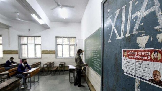 In class 10, 40% students attended the class on the first day and 55% attended classes on the second day.(HT_PRINT) In class 10, 40% students attended the class on the first day and 55% attended classes on the second day.(HT_PRINT)