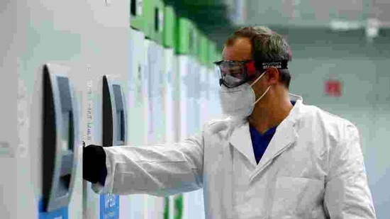 The CDC expects about 5 million to 10 million doses to be shipped per week in the first weeks of the US vaccine distribution effort.(REUTERS) The CDC expects about 5 million to 10 million doses to be shipped per week in the first weeks of the US vaccine distribution effort.(REUTERS)