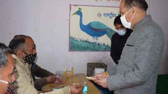Himachal Pradesh chief minister Jairam Thakur casts his vote in Mandi in the first phase of panchayat elections on Sunday.(ANI Photo) Himachal Pradesh chief minister Jairam Thakur casts his vote in Mandi in the first phase of panchayat elections on Sunday.(ANI Photo)