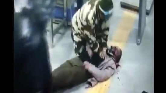 The incident took place at the Dabri Mor Metro station on the Magenta line.(Twitter/@CISFHQrs) The incident took place at the Dabri Mor Metro station on the Magenta line.(Twitter/@CISFHQrs)
