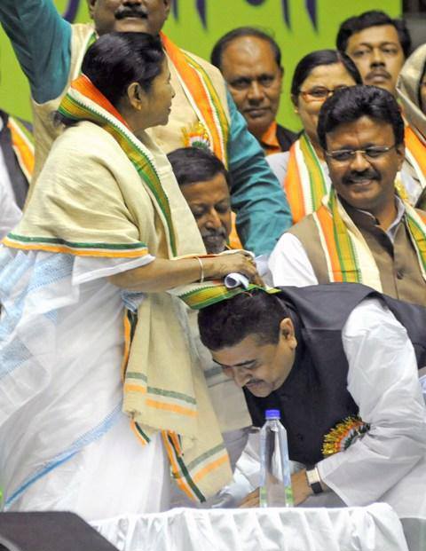 Rebel TMC lawmaker Suvendu Adhikari and West Bengal chief minister Mamata Banerjee had a close relationship as the former's active participation in the Nandigram movement led to TMC ousting the Left Front government in 2016. In this picture from 2016, Adhikari is seen exchanging greeting with the Bengal CM. (Suvendu Adhikari/Facebook)