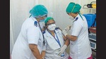 A healthcare worker receives a dose of Covishield vaccine, at Nair Hospital. (Pratik Chorge/HT) A healthcare worker receives a dose of Covishield vaccine, at Nair Hospital. (Pratik Chorge/HT)