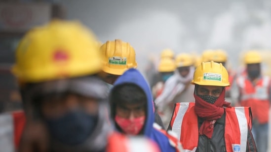 The government statement further said that at least 2,000 more construction workers will receive 10,00 each in the coming weeks.(Sanchit Khanna / HT Photo) The government statement further said that at least 2,000 more construction workers will receive 10,00 each in the coming weeks.(Sanchit Khanna / HT Photo)