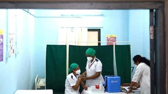 A Covid-19 vaccine shot being administered at Rajawadi Hospital in Mumbai on January 19. (Satish Bate/HT Photo)(HT_PRINT) A Covid-19 vaccine shot being administered at Rajawadi Hospital in Mumbai on January 19. (Satish Bate/HT Photo)(HT_PRINT)