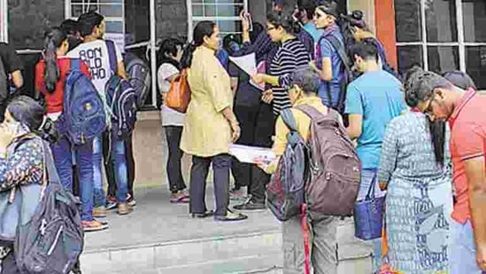 Students at college counter (Anupam Prashant Minz/HT PHOTO) Students at college counter (Anupam Prashant Minz/HT PHOTO)